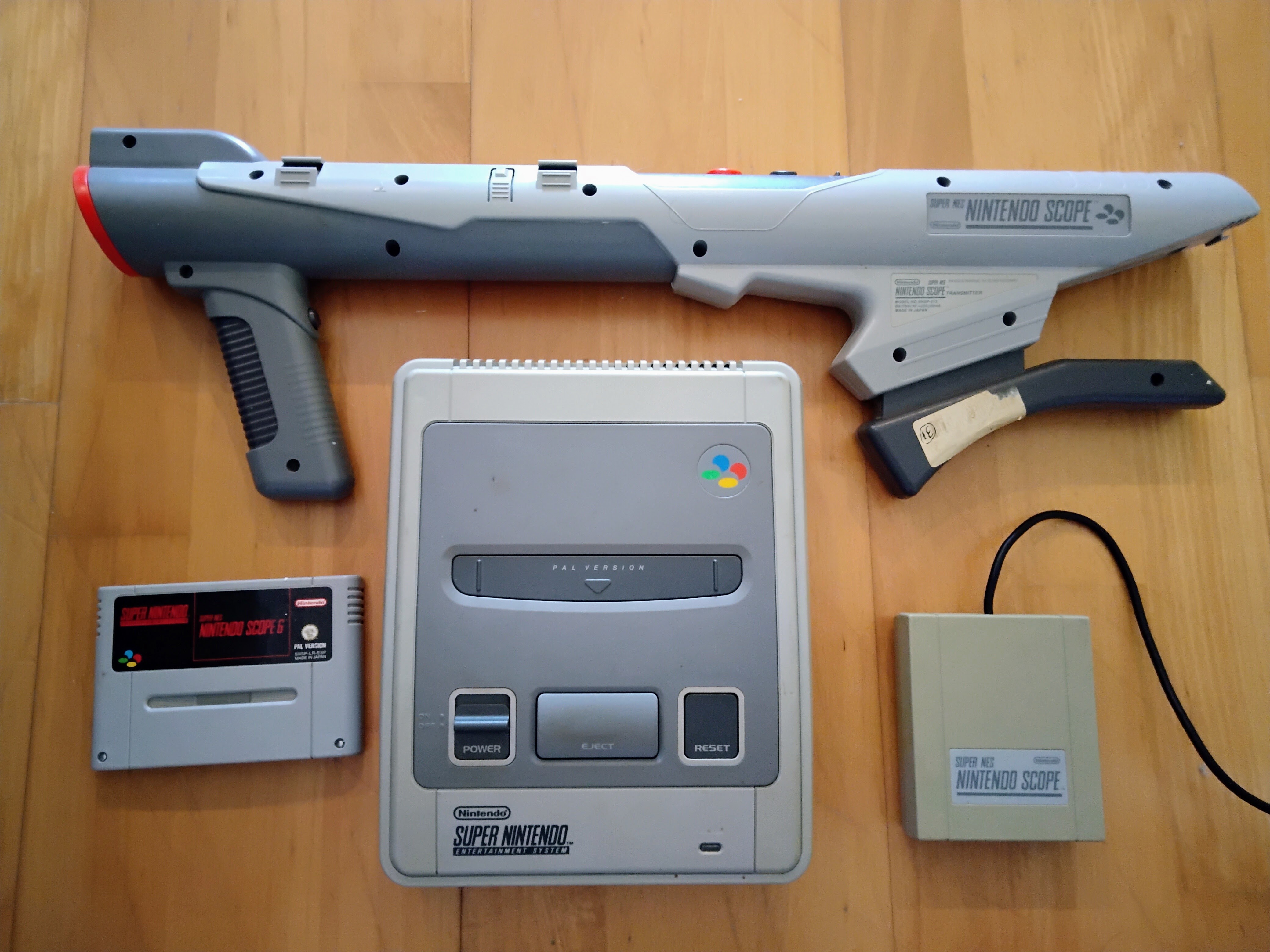 Nintendo Super Scope, receptor, consola Super Nintendo y juego Super Scope 6