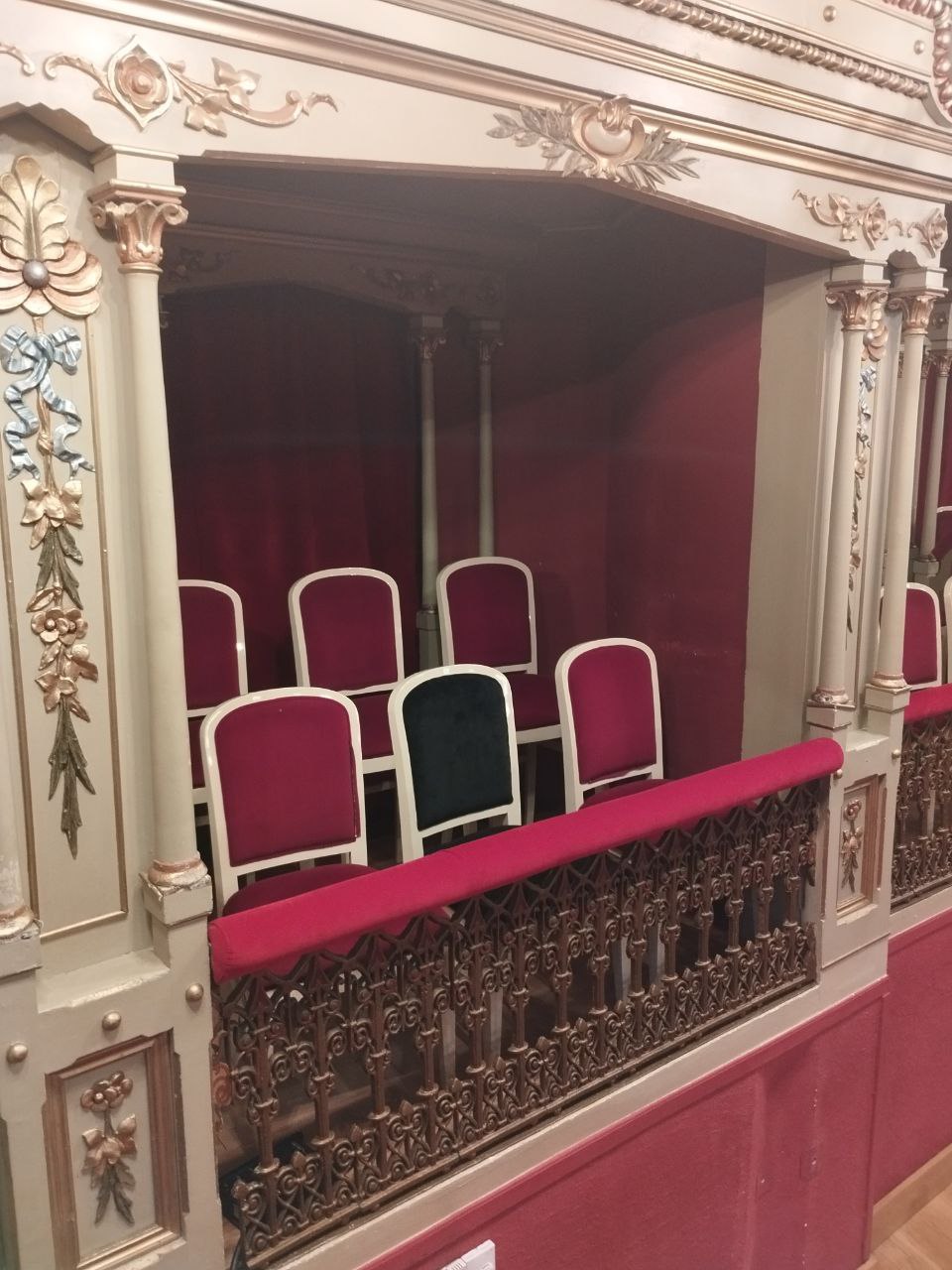 La silla negra del teatro donde nadie debe sentarse