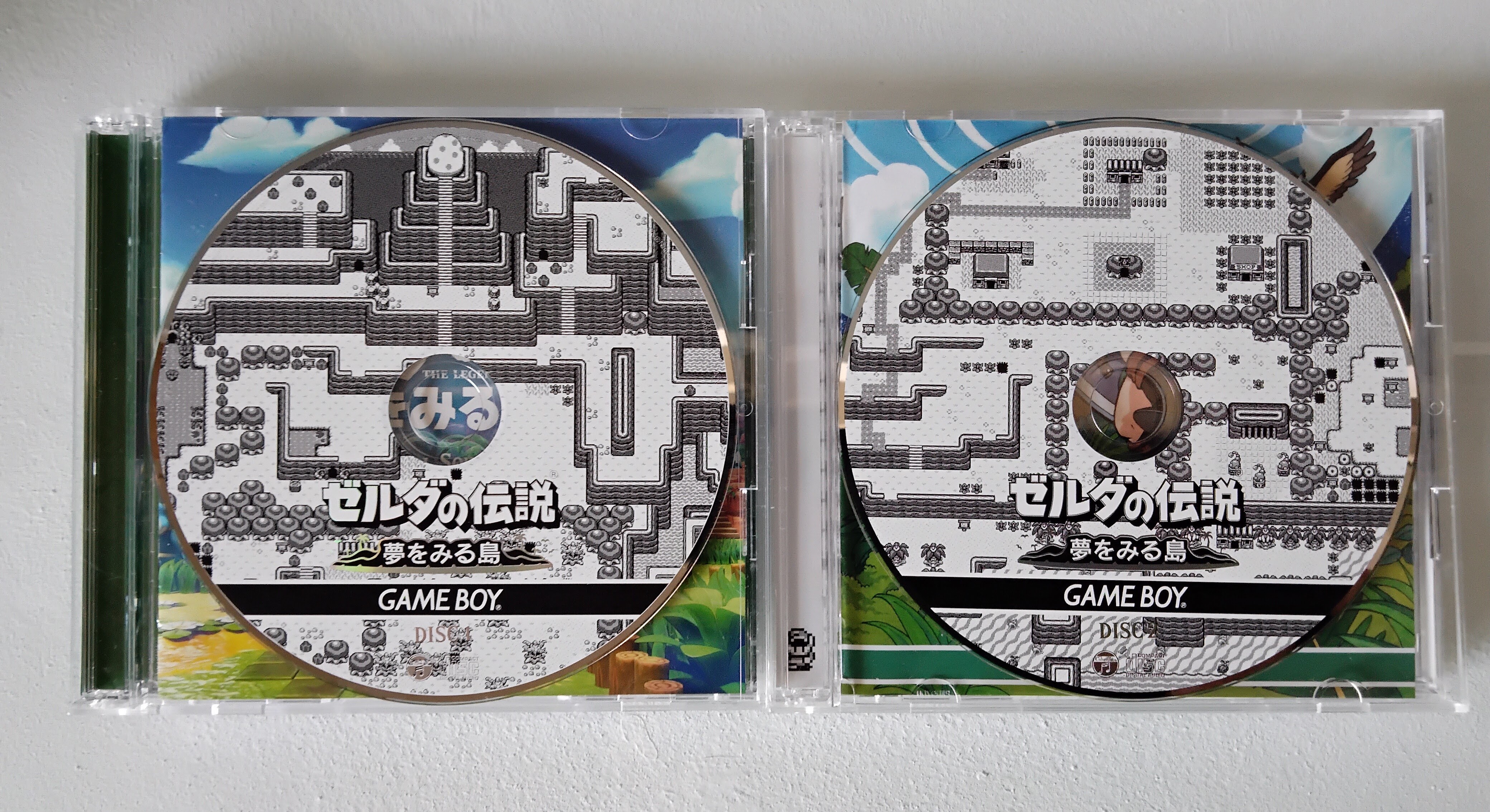 Los dos CDs correspondientes al álbum de Game Boy